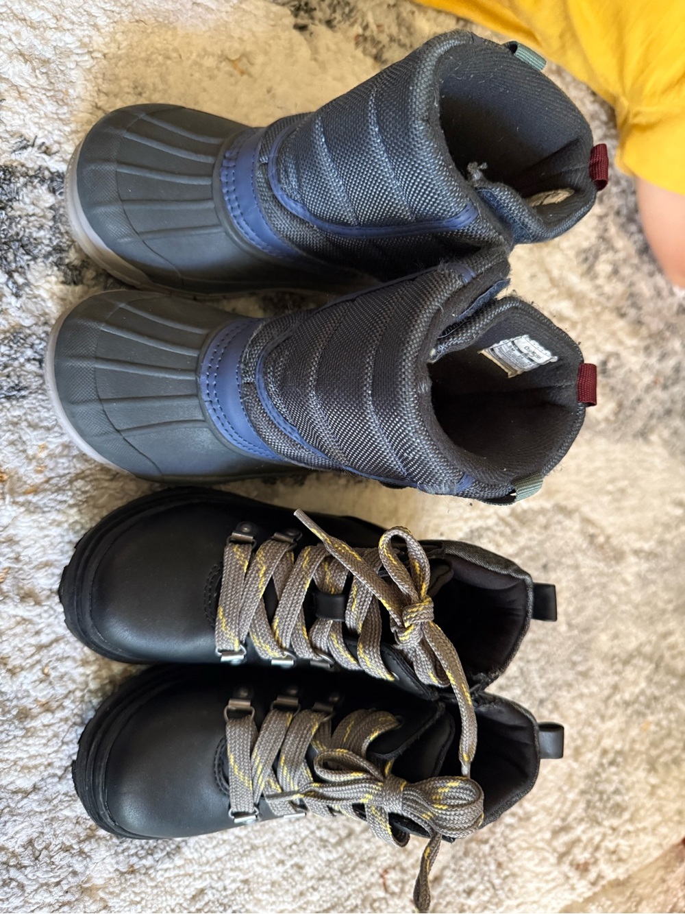 OshKosh Kids Black and Navy Snow Boots & Cat & Jack Boots Size 8 toddler